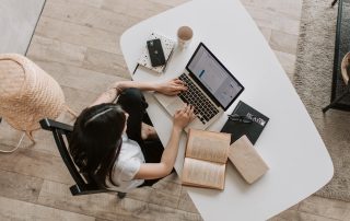 Navigating the Benefits and Challenges of the Hybrid Work Model
