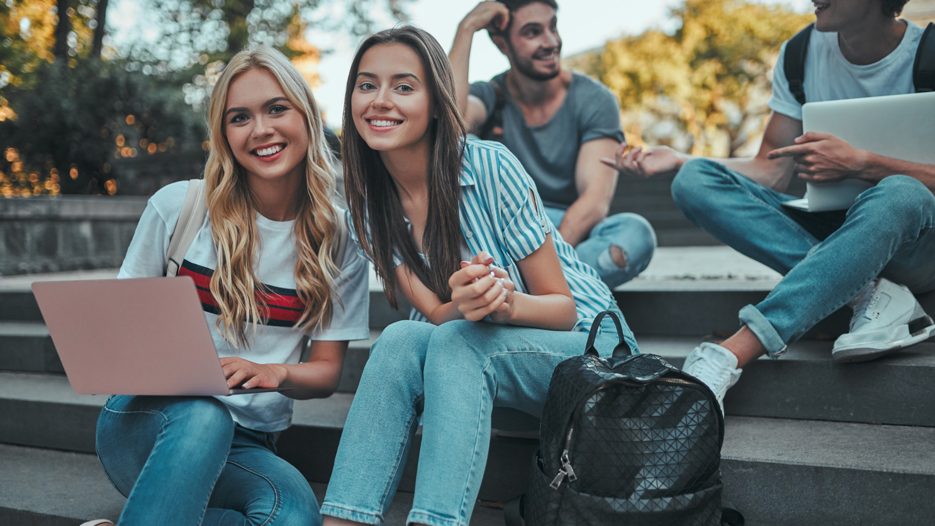 London School of Business Logo